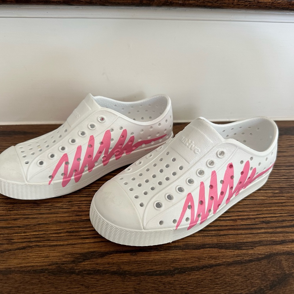 Native Kids Sneakers - White with Pink Accents